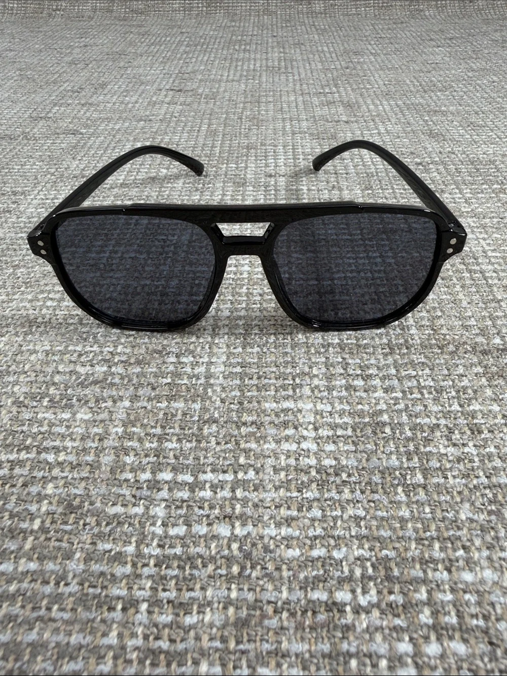 Classic Black Aviator-Style Sunglasses
